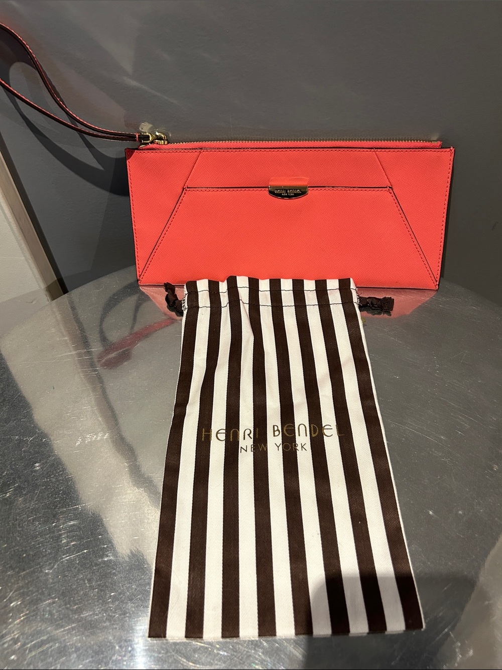 henri bendel coral zip wristlet clutch